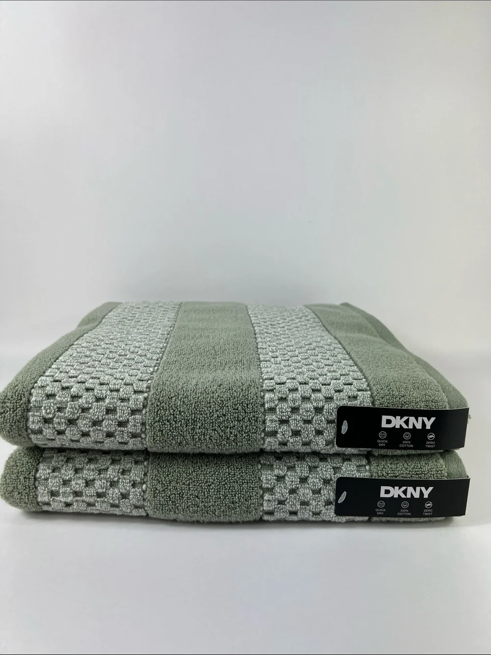 DKNY Bath Towel Set Sage Green White Plush Cotton Zero Twist Set of 2 NEW